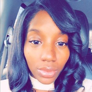 Meet your Posher, Itia